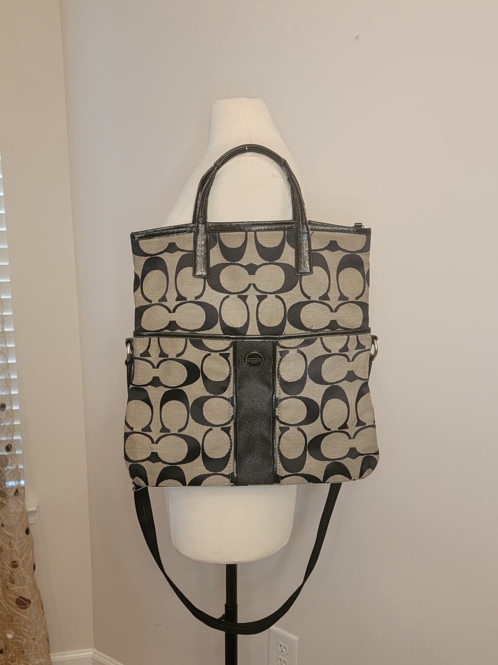 Coach Large Foldover Signature Tote Tan And Black F23304